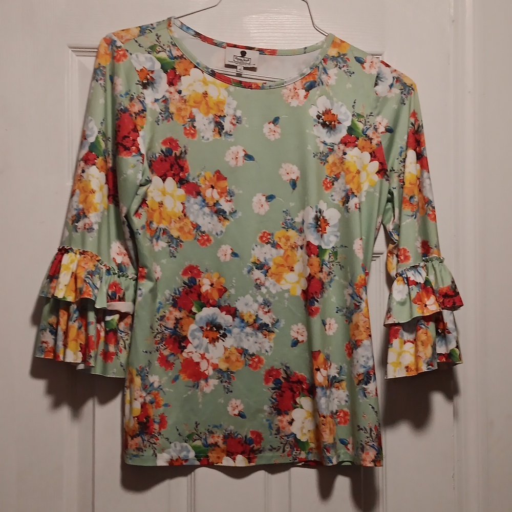 Dainty jewells ruffled top